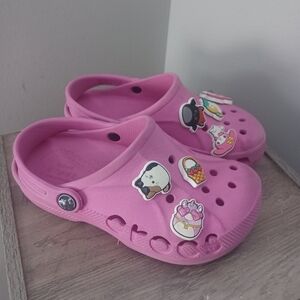 Crocs Iconic clog water shoes w/charms Girls sz 1